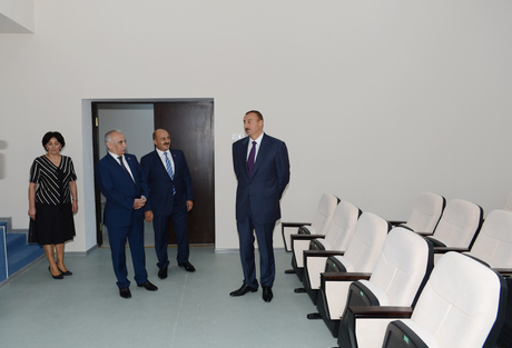 Prezident İlham Əliyev Bakıda yeni inşa olunan orta məktəbin və uşaq bağçasının açılışlarında iştirak edib (FOTO)