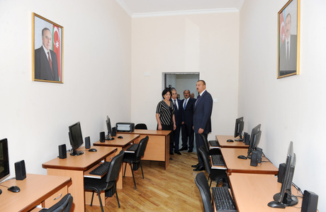 Prezident İlham Əliyev Bakıda yeni inşa olunan orta məktəbin və uşaq bağçasının açılışlarında iştirak edib (FOTO)
