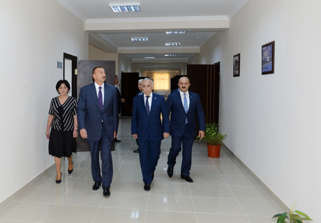 Prezident İlham Əliyev Bakıda yeni inşa olunan orta məktəbin və uşaq bağçasının açılışlarında iştirak edib (FOTO)
