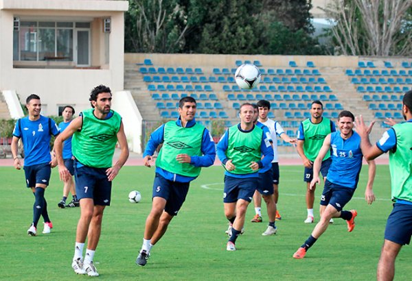 Berti Foqts təlim-məşq toplanışına yeni futbolçular çağırıb