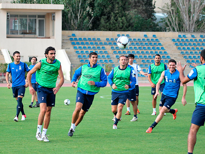 Berti Foqts təlim-məşq toplanışına yeni futbolçular çağırıb