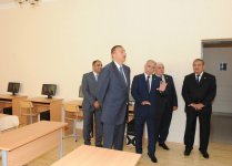 İlham Əliyev Bakıda 49 nömrəli "İntellekt" məktəb-liseyin və 21 nömrəli məktəbin binalarının yenidənqurmadan sonrakı vəziyyəti ilə tanış olub (FOTO)