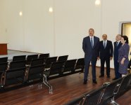 İlham Əliyev Bakıda 49 nömrəli "İntellekt" məktəb-liseyin və 21 nömrəli məktəbin binalarının yenidənqurmadan sonrakı vəziyyəti ilə tanış olub (FOTO)
