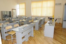 İlham Əliyev Bakıda 49 nömrəli "İntellekt" məktəb-liseyin və 21 nömrəli məktəbin binalarının yenidənqurmadan sonrakı vəziyyəti ilə tanış olub (FOTO)