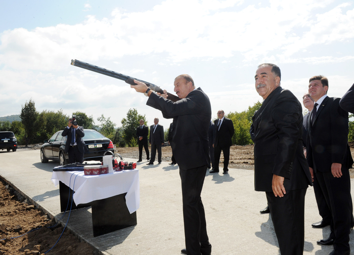 İlham Əliyev Qəbələdə stend və ox atıcılığı kompleksində tikinti işlərinin gedişi ilə tanış olub (FOTO)