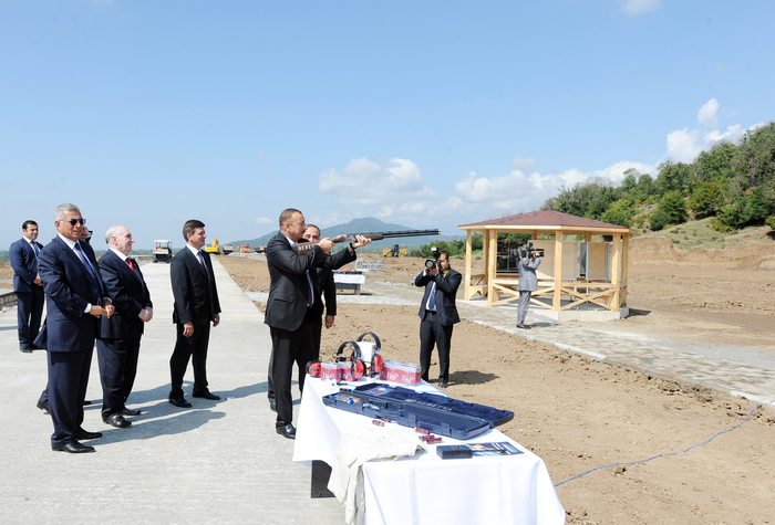 İlham Əliyev Qəbələdə stend və ox atıcılığı kompleksində tikinti işlərinin gedişi ilə tanış olub (FOTO)