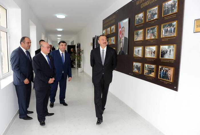 İlham Əliyev Qax rayonunda orta məktəbinin binasında aparılan əsaslı təmir və yenidənqurma işlərinin gedişi ilə tanış olmuşdur (FOTO)