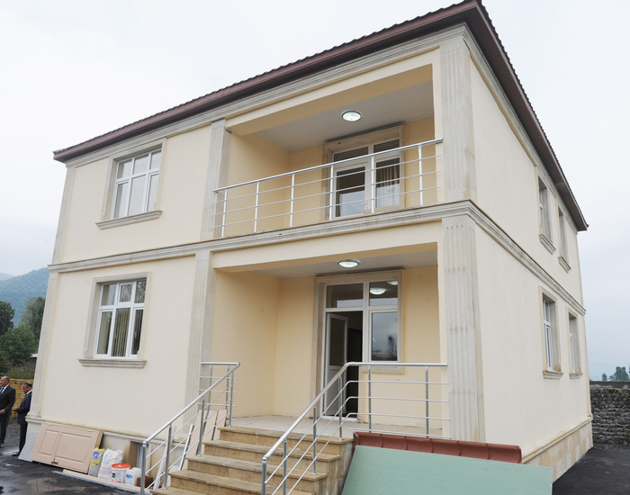 Prezident İlham Əliyev Zaqatalanın Gözbarax kənd sakini üçün yeni tikilmiş fərdi evdə olmuşdur (FOTO)