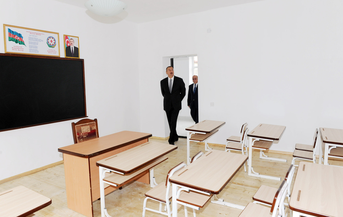 İlham Əliyev Qax rayonunda orta məktəbinin binasında aparılan əsaslı təmir və yenidənqurma işlərinin gedişi ilə tanış olmuşdur (FOTO)