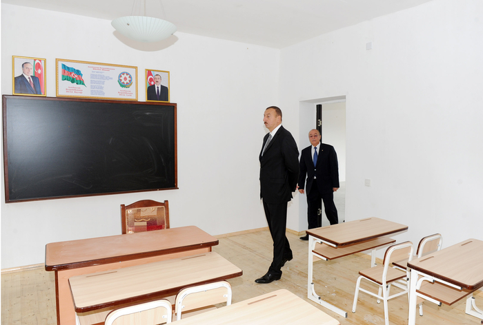 İlham Əliyev Qax rayonunda orta məktəbinin binasında aparılan əsaslı təmir və yenidənqurma işlərinin gedişi ilə tanış olmuşdur (FOTO)