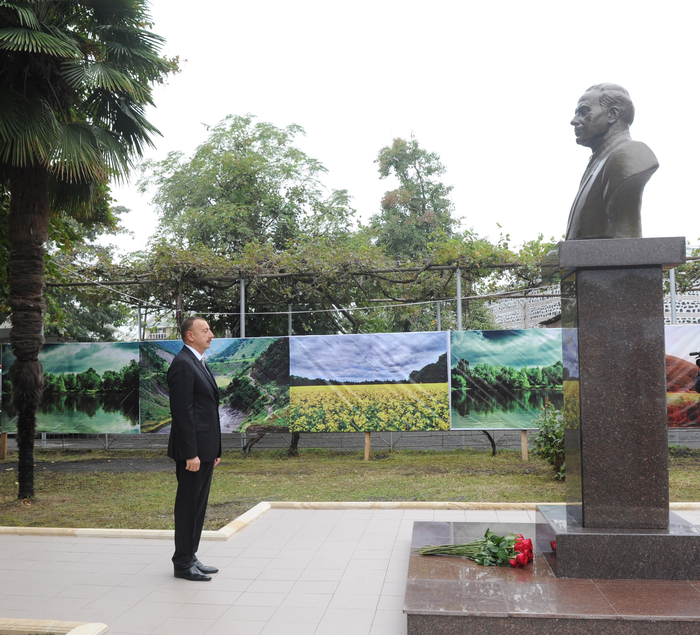 İlham Əliyev Bəhmətli kənd tam orta məktəb binasının təməlqoyma mərasimində iştirak edib (FOTO)