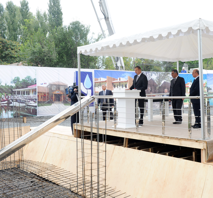 İlham Əliyev Bəhmətli kənd tam orta məktəb binasının təməlqoyma mərasimində iştirak edib (FOTO)