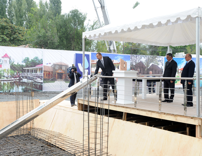 İlham Əliyev Bəhmətli kənd tam orta məktəb binasının təməlqoyma mərasimində iştirak edib (FOTO)