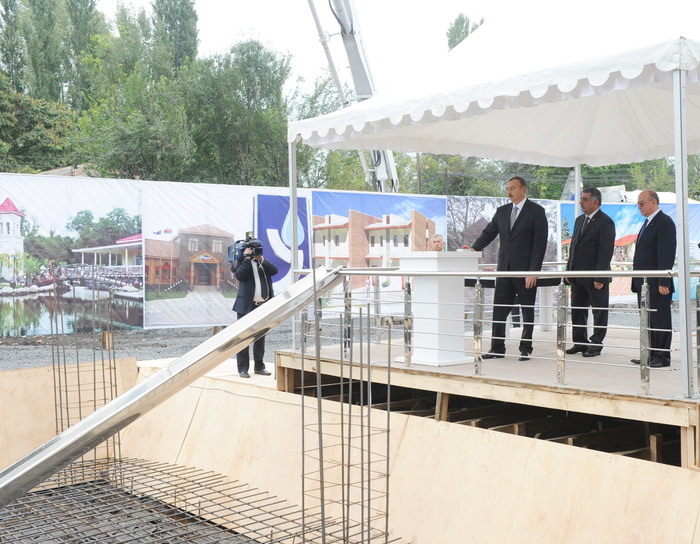 İlham Əliyev Bəhmətli kənd tam orta məktəb binasının təməlqoyma mərasimində iştirak edib (FOTO)