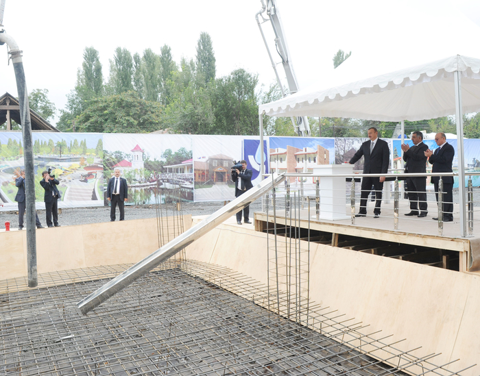 İlham Əliyev Bəhmətli kənd tam orta məktəb binasının təməlqoyma mərasimində iştirak edib (FOTO)