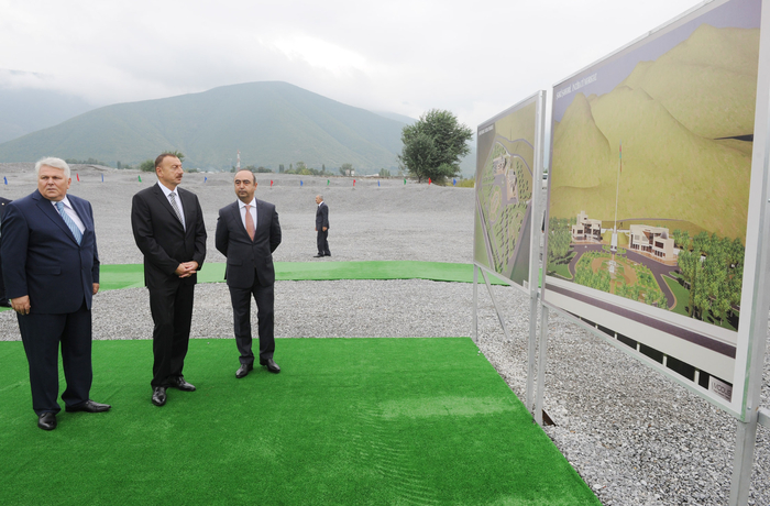 Prezident İlham Əliyev Şəkidə Heydər Əliyev Mərkəzinin təməlqoyma mərasimində iştirak edib (FOTO)