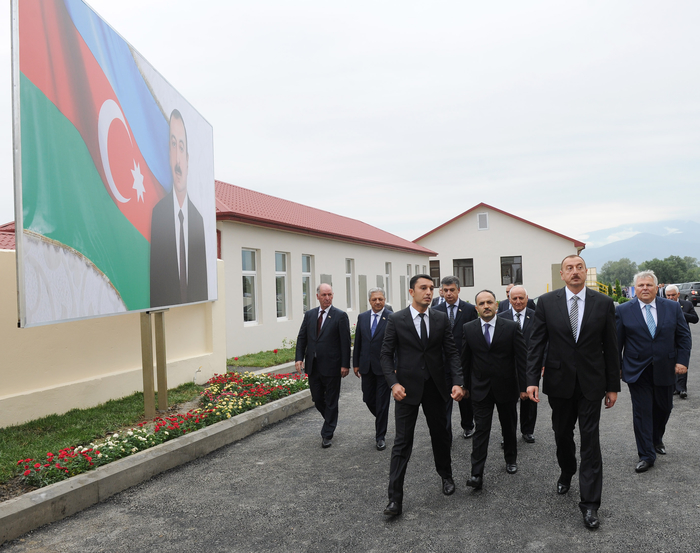 İlham Əliyev Şəkidə taxıl anbarı və dəyirman kompleksinin açılışında iştirak edib (FOTO)