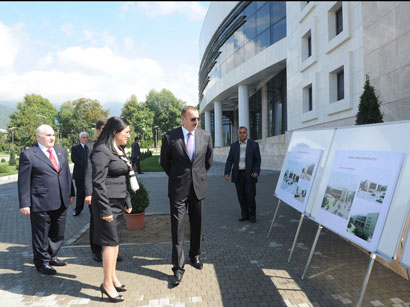 İlham Əliyev Qəbələ Mədəniyyət Evinin yeni tikilmiş binasında görülən son tamamlama işlərinin gedişi ilə tanış olub (FOTO)