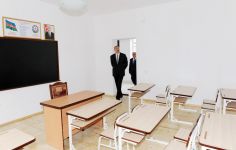 İlham Əliyev Qax rayonunda orta məktəbinin binasında aparılan əsaslı təmir və yenidənqurma işlərinin gedişi ilə tanış olmuşdur (FOTO)