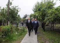 İlham Əliyev Qax rayonunun Güllük kənd sakini üçün yeni tikilmiş fərdi evdə olmuşdur (FOTO)