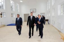 İlham Əliyev Qax rayonunda orta məktəbinin binasında aparılan əsaslı təmir və yenidənqurma işlərinin gedişi ilə tanış olmuşdur (FOTO)