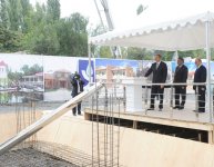 İlham Əliyev Bəhmətli kənd tam orta məktəb binasının təməlqoyma mərasimində iştirak edib (FOTO)