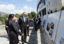 İlham Əliyev Qəbələ Mədəniyyət Evinin yeni tikilmiş binasında görülən son tamamlama işlərinin gedişi ilə tanış olub (FOTO)