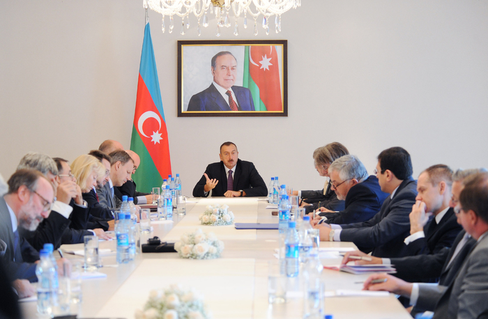 Prezident İlham Əliyev ATƏT-ə üzv ölkələrin səfirlərini qəbul edib (FOTO)