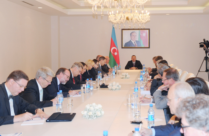 Prezident İlham Əliyev ATƏT-ə üzv ölkələrin səfirlərini qəbul edib (FOTO)