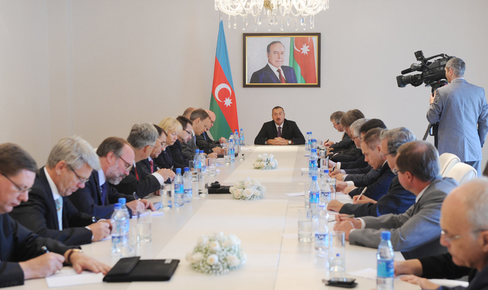 Prezident İlham Əliyev ATƏT-ə üzv ölkələrin səfirlərini qəbul edib (FOTO)
