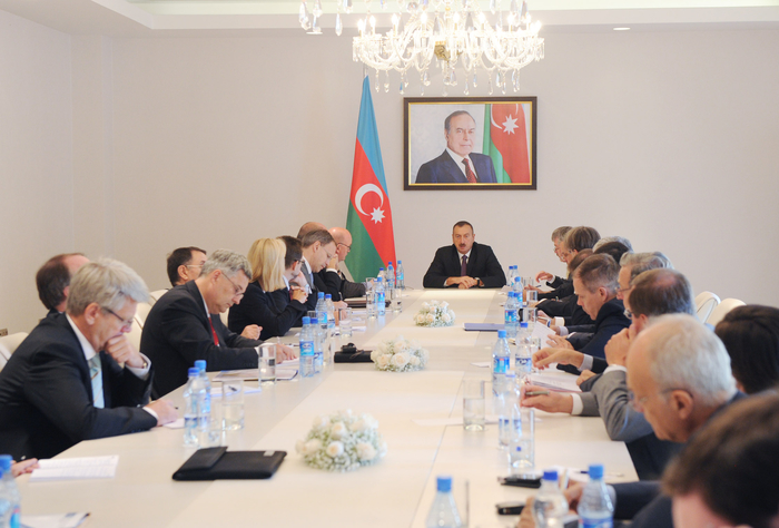Prezident İlham Əliyev ATƏT-ə üzv ölkələrin səfirlərini qəbul edib (FOTO)