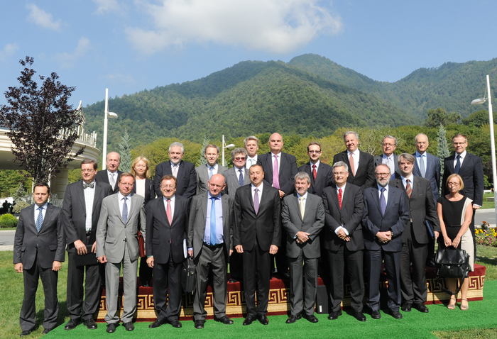 Prezident İlham Əliyev ATƏT-ə üzv ölkələrin səfirlərini qəbul edib (FOTO)