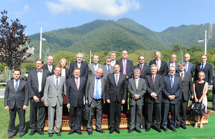 Prezident İlham Əliyev ATƏT-ə üzv ölkələrin səfirlərini qəbul edib (FOTO)