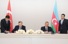 Azərbaycan-Türkiyə sənədləri imzalanıb (FOTO)