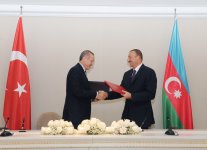 Azərbaycan-Türkiyə sənədləri imzalanıb (FOTO)