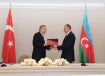 Azərbaycan-Türkiyə sənədləri imzalanıb (FOTO)