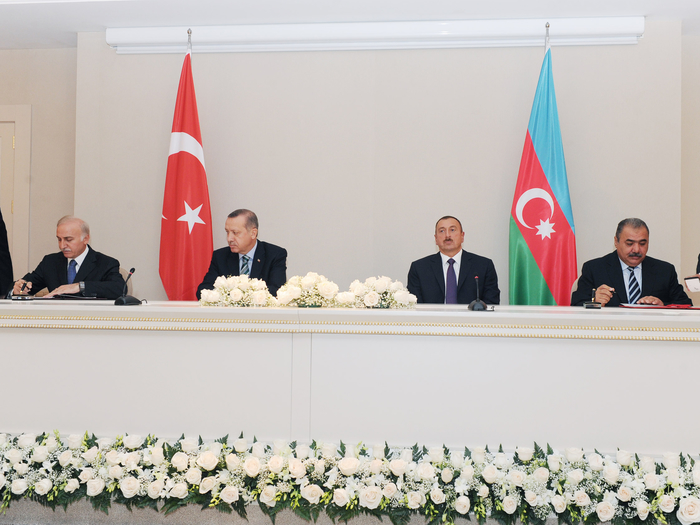 Azərbaycan-Türkiyə sənədləri imzalanıb (FOTO)