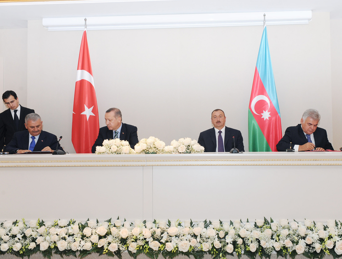Azərbaycan-Türkiyə sənədləri imzalanıb (FOTO)