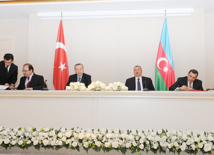 Azərbaycan-Türkiyə sənədləri imzalanıb (FOTO)