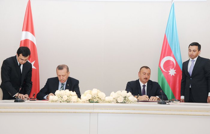 Azərbaycan-Türkiyə sənədləri imzalanıb (FOTO)