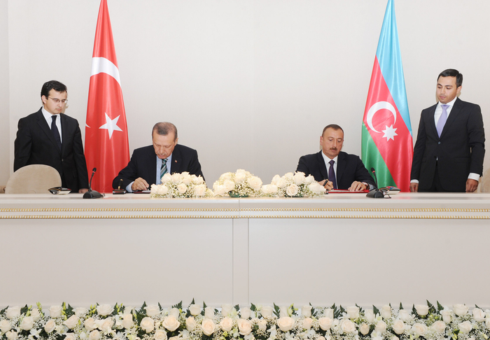 Azərbaycan-Türkiyə sənədləri imzalanıb (FOTO)