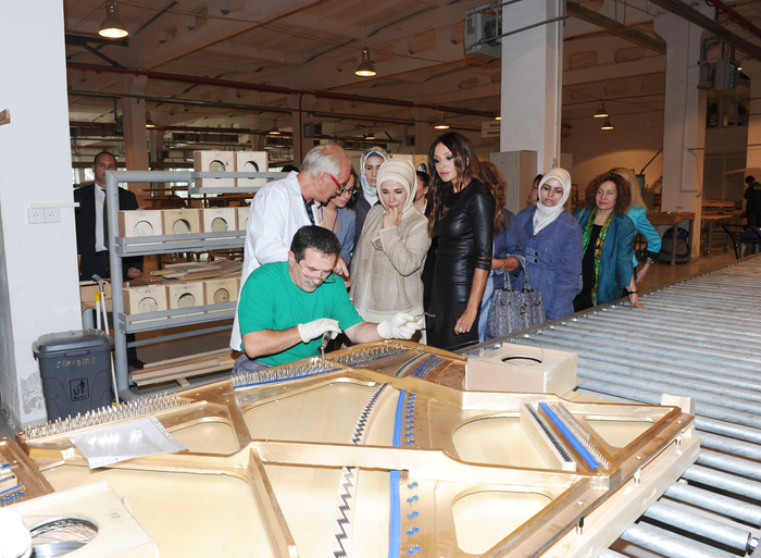 Azərbaycanın birinci xanımı və Türkiyə Baş nazirinin xanımı "Beltmann" piano fabriki ilə tanış olublar (FOTO)