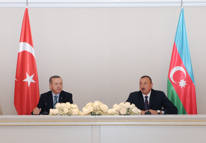 Prezident İlham Əliyev: Azərbaycanın daxili prosedurları tamamlanandan sonra Türkiyə vətəndaşları ölkəmizə vizasız gələ bilərlər (FOTO)
