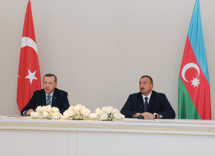 Prezident İlham Əliyev: Azərbaycanın daxili prosedurları tamamlanandan sonra Türkiyə vətəndaşları ölkəmizə vizasız gələ bilərlər (FOTO)