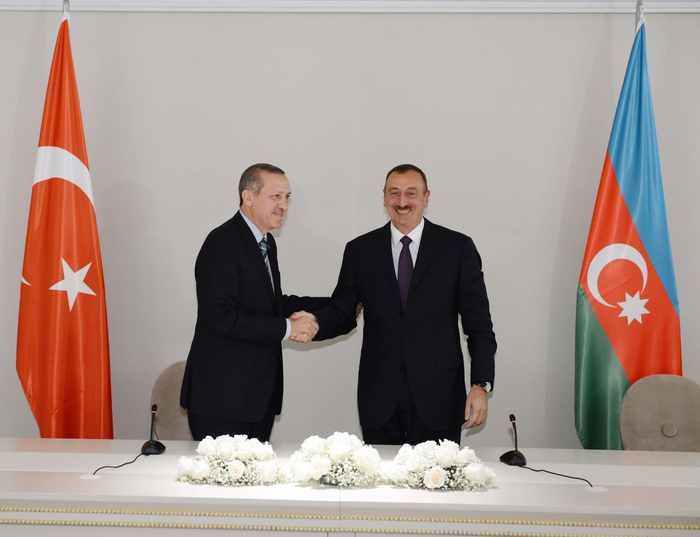 Prezident İlham Əliyev: Azərbaycanın daxili prosedurları tamamlanandan sonra Türkiyə vətəndaşları ölkəmizə vizasız gələ bilərlər (FOTO)