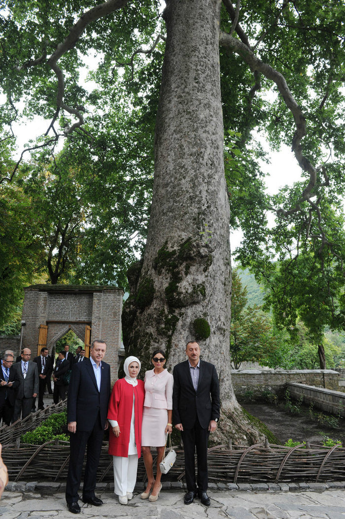 Azərbaycan Prezidenti və Türkiyənin Baş naziri Şəki Xan sarayı ilə tanış olublar (FOTO)