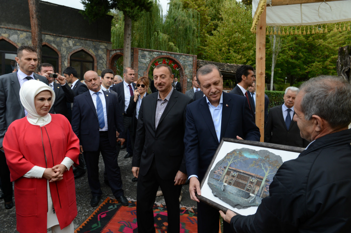 Azərbaycan Prezidenti və Türkiyənin Baş naziri Şəki Xan sarayı ilə tanış olublar (FOTO)