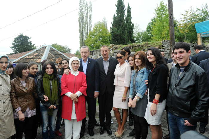 Azərbaycan Prezidenti və Türkiyənin Baş naziri Şəki Xan sarayı ilə tanış olublar (FOTO)