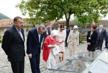 İlham Əliyev və Rəcəb Tayyib Ərdoğan Şəkinin Kiş kəndindəki Alban məbədi ilə tanış olublar (FOTO)