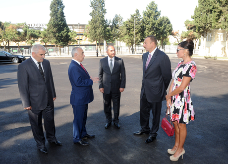 Prezident İlham Əliyev və xanımı Bakıda 242 nömrəli orta məktəbin əsaslı təmir və yenidənqurma işlərindən sonrakı vəziyyəti ilə tanış olublar (FOTO)